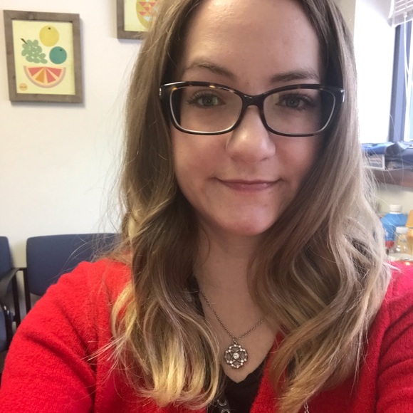 Meet your Posher, Danielle - Picture 2 of 5